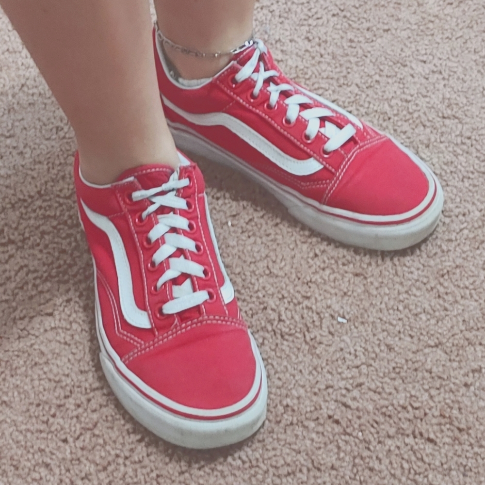 Red Short Top Vans